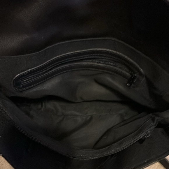 🌹SALE🌹Black Leather Purse - Picture 4 of 6